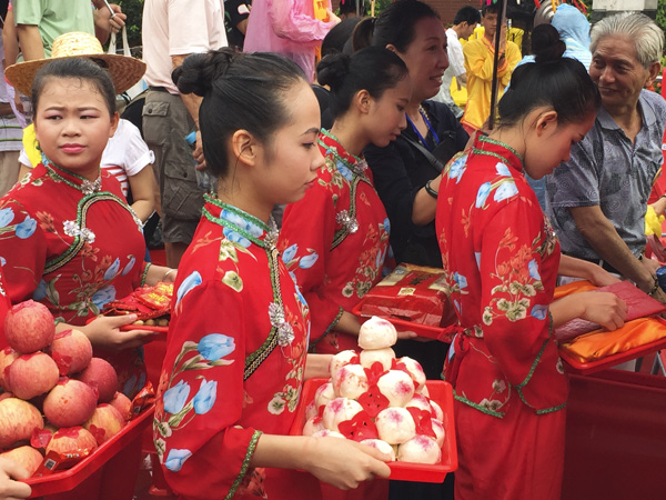 祭龙母，购福饼，将福气带回家